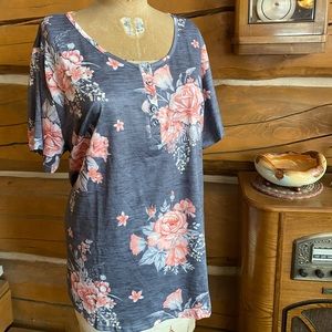 NWOT Shirt Women's 3x T-Shirt short sleeve floral scoop neck button salmon NEW